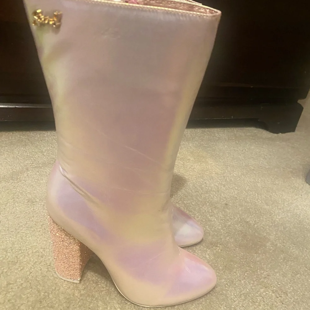 SOLD mini boots in pink irridescent size 6 NWT - Picture 1 of 7